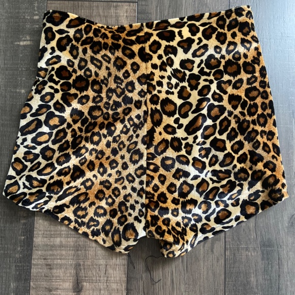 Backbite Leopard Velvet Shorts XS - Picture 2 of 4